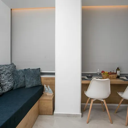 Elegant Blue Rhodes Center Apartment *